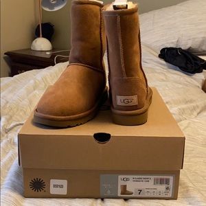 UGG Women’s Classic Short II